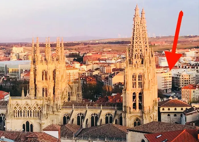 Viendo La Catedral Desde Plaza Vega